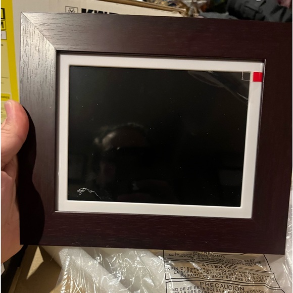COBY 8” digital photo frame with playback - Picture 4 of 6
